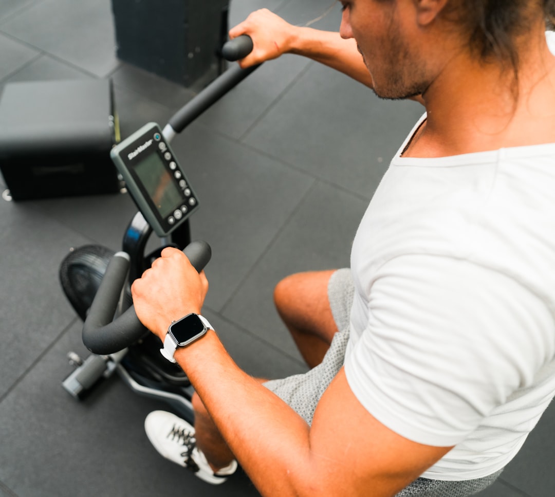 AI fitness app showing personalized workout with form feedback